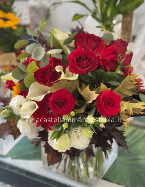 Bouquet con rose rosse natural