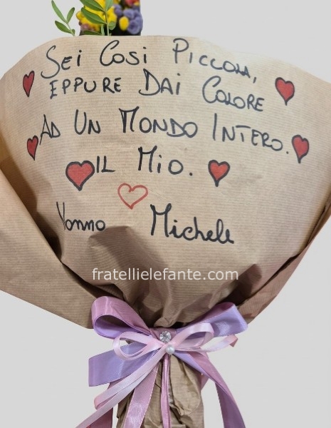 Bouquet con scritta su carta esterna
